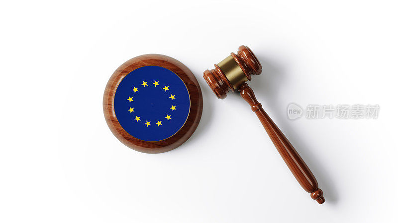 木质木槌纹理与欧盟旗帜在白色的背景