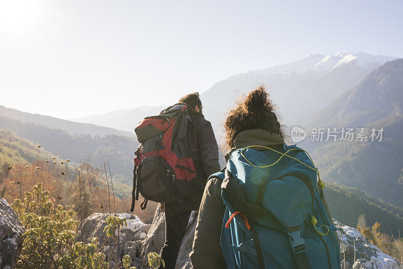 徒步穿越高山试验