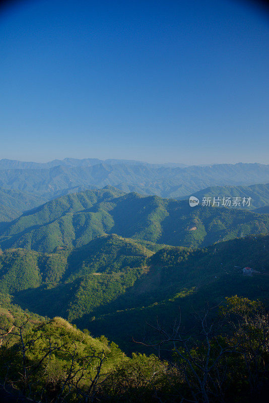 印度米佐拉姆邦的艾泽尔丘陵和天际线