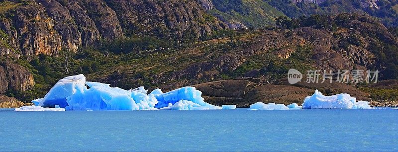 漂浮在阿根廷湖上的冰山和阿普萨拉冰川附近的浮冰-巴塔哥尼亚