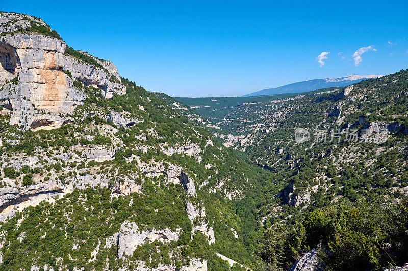 法国普罗旺斯，Moustiers-Sainte-Marie山