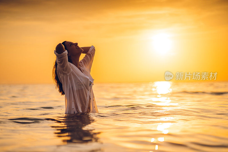 夕阳下的海之美