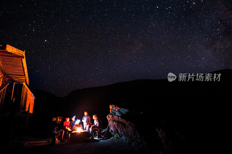 水獭在夜间出没