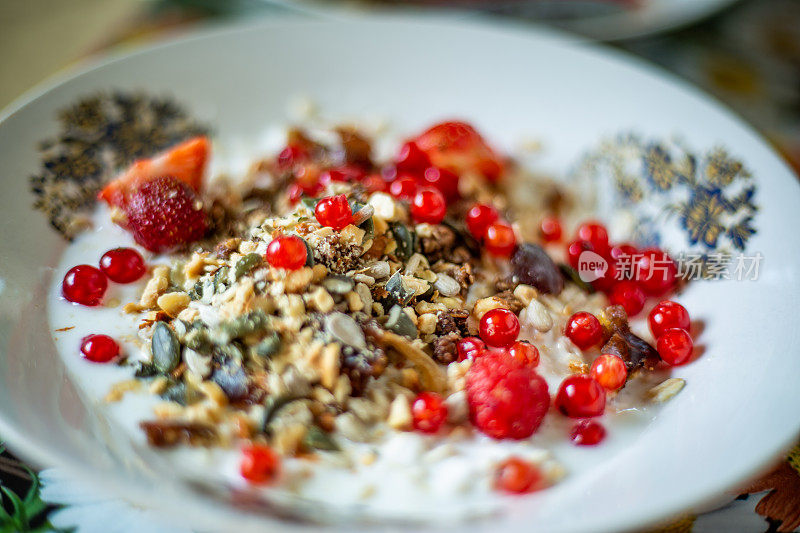 燕麦片。素食早餐。健康的食物