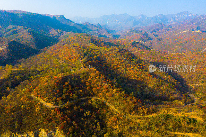 鸟瞰山间秋色