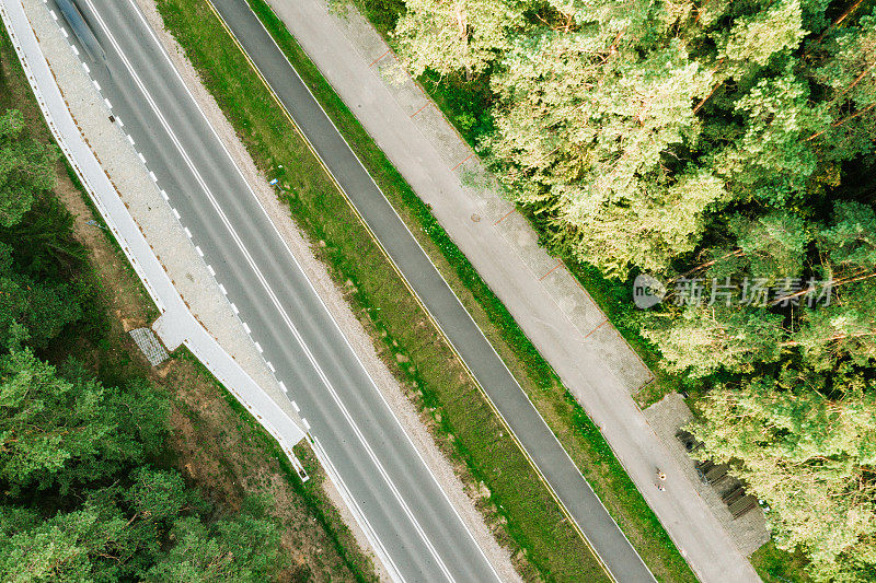 空荡的道路鸟瞰图