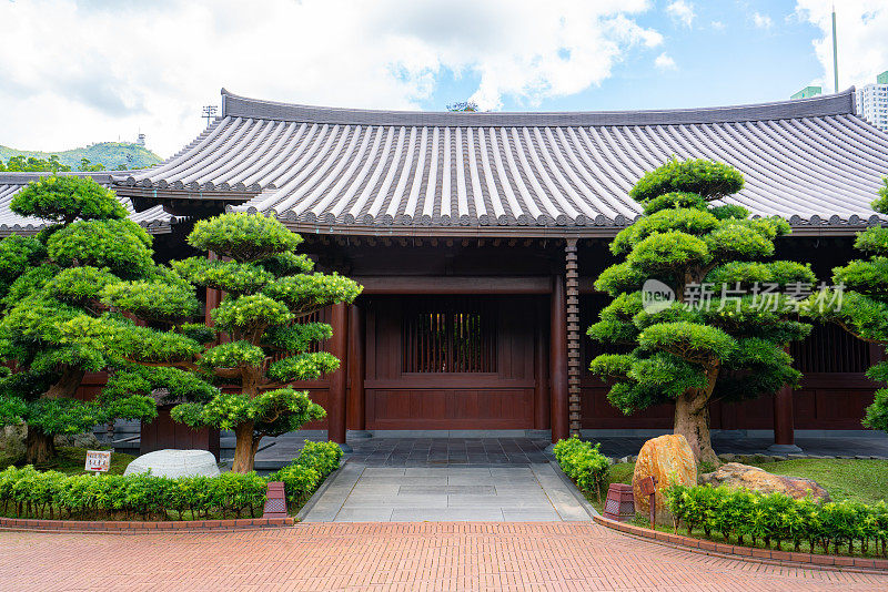 智莲庵是位于香港九龙钻石山的大型佛教寺院建筑群。