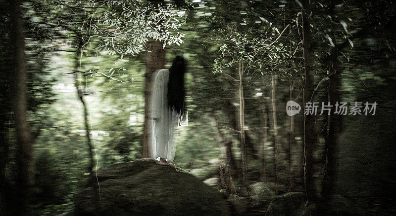 森林里可怕的日本女鬼