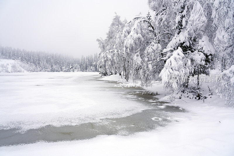 ?vresetertjern湖在12月- Nordmarka，挪威奥斯陆