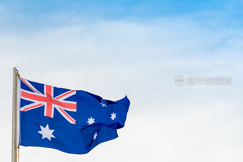 澳大利亚国旗在风中飘扬。澳洲国庆日
