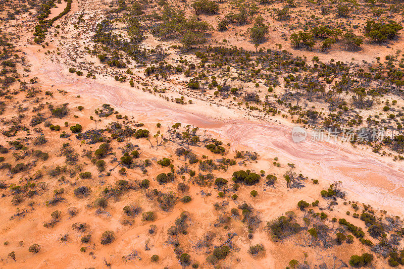 鸟瞰内陆和西澳大利亚干涸的河床