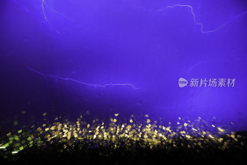 雨中的雷雨