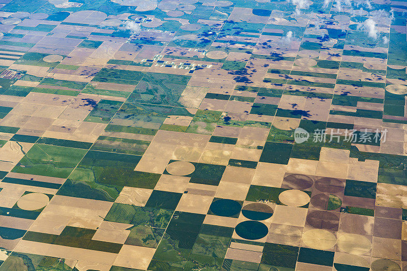 鸟瞰图拼凑的田地在堪萨斯州中部，美国