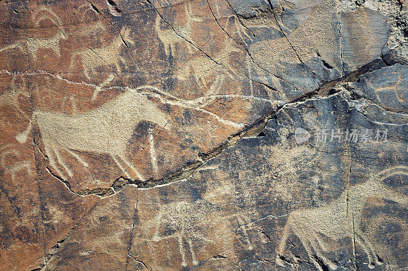 哈萨克斯坦坦加里的古岩画
