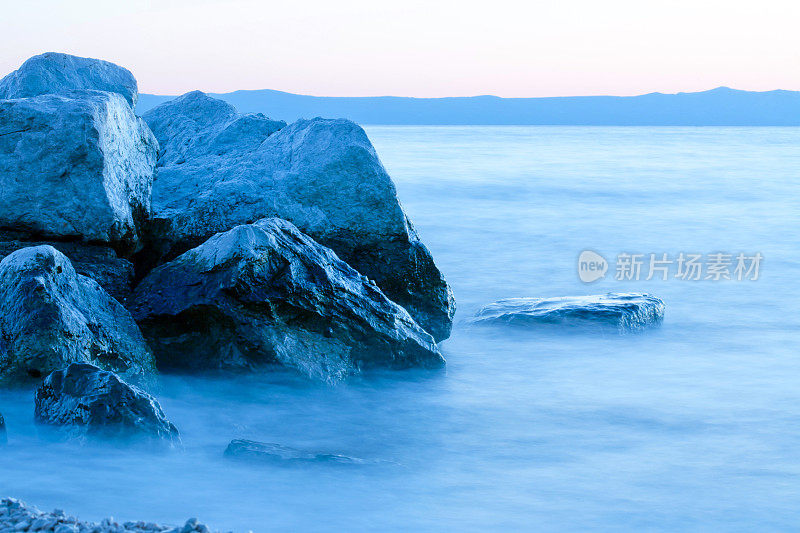 日落在海上