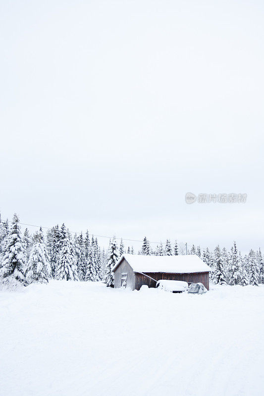 孤独的冬季小屋