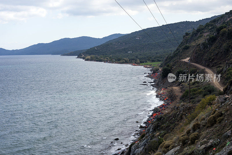 救生衣被留在希腊的莱斯博斯岛海岸