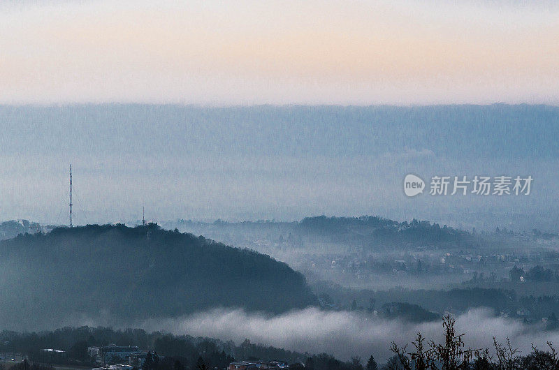 奥地利山景在上奥地利林茨附近的景色