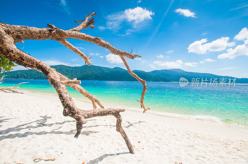 泰国南部海滩的全景