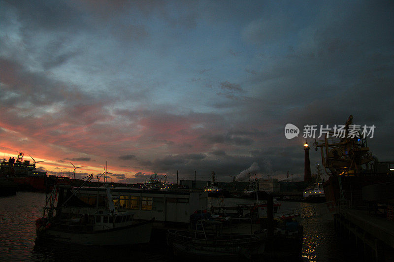 IJmuiden港口的夜晚