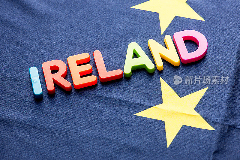 欧盟国旗，国家名称为爱尔兰