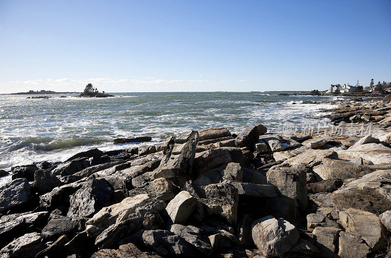 缅因州的岩石海岸，位于海洋点位置
