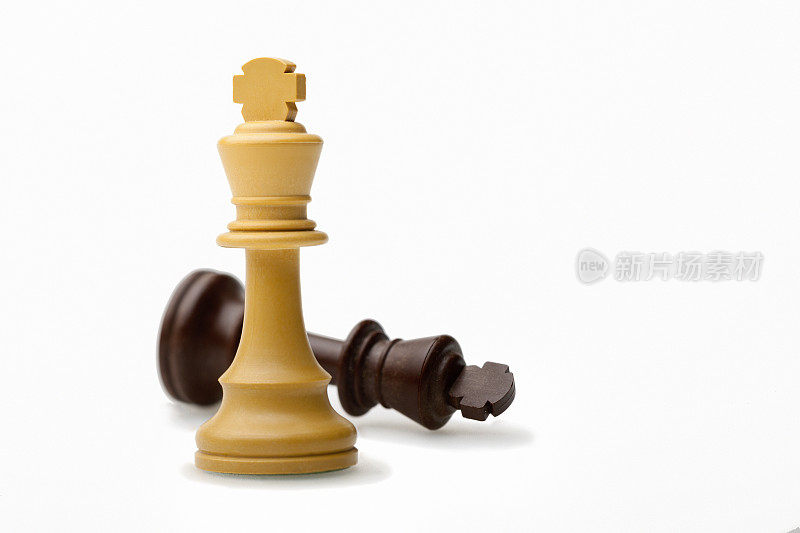 国际象棋:白棋国王和倒下的黑棋王后