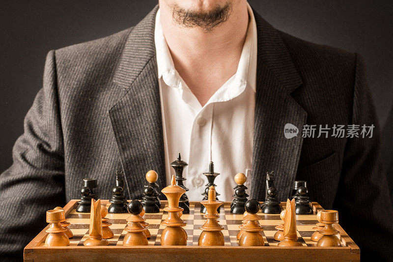 棋盘上的白棋和黑棋