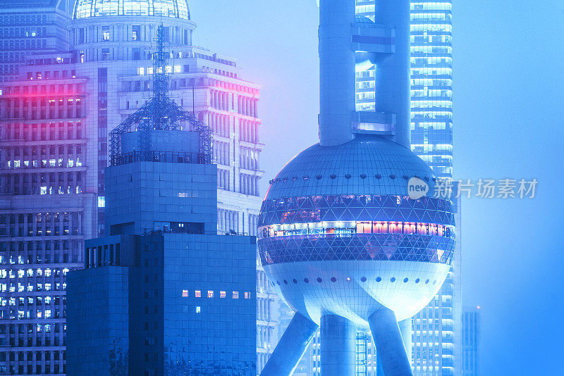 上海，东方明珠塔和浦东摩天大楼，中国