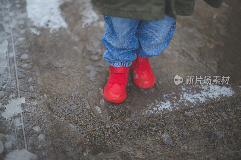 冬天潮湿的时候穿红鞋