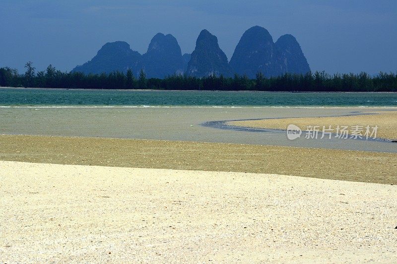 泰国董府海岸线上的拉贾曼加拉海滩