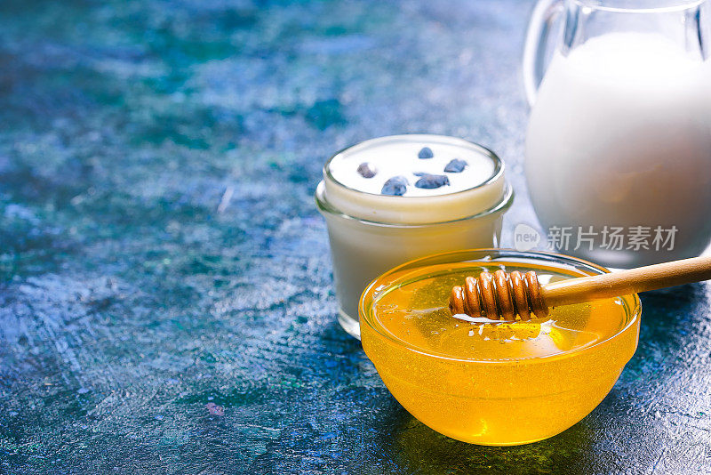 蜂蜜，酸奶和金银花