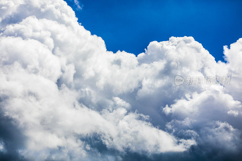 这是在加拿大东部省份魁北克拍摄的一个简单的云背景。