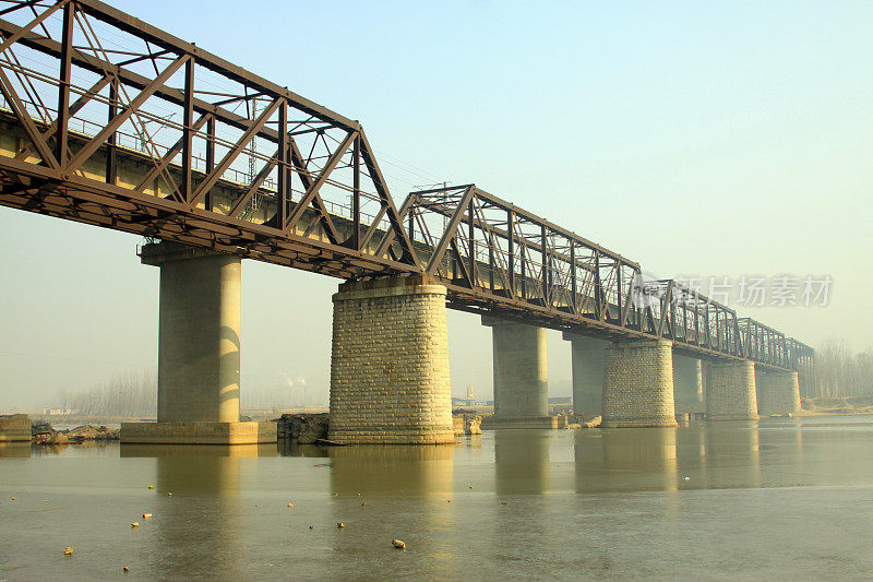 滦河铁路桥，特写照片