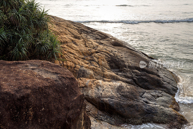 景观岩石热带海滩。
