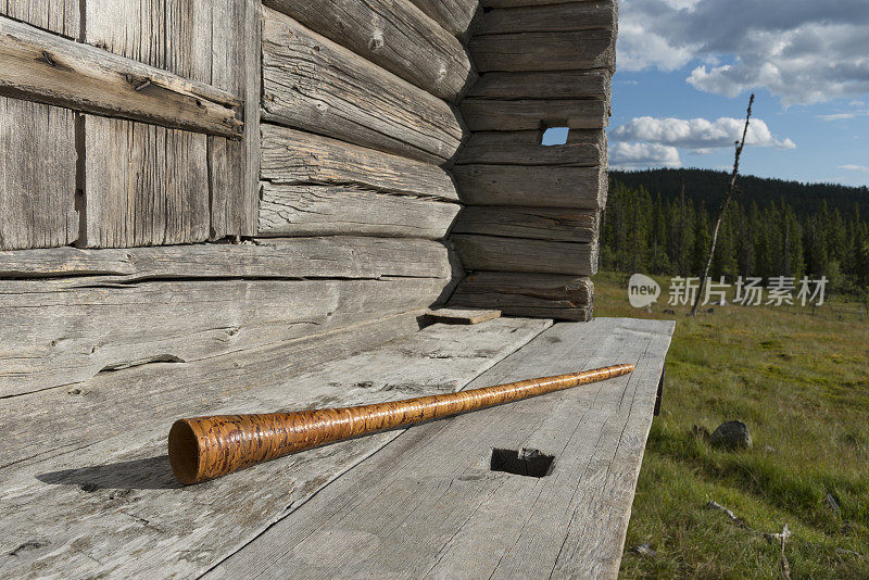 传统的瑞典桦树喇叭在一个山区农场在达拉那