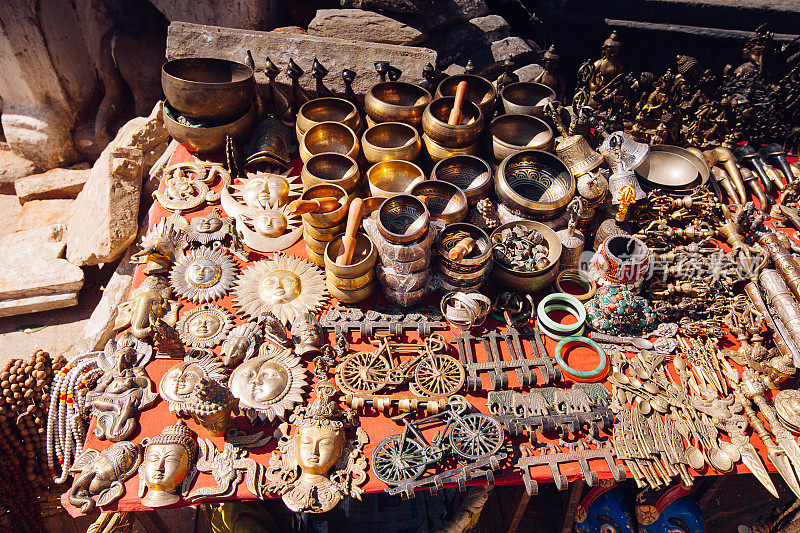 尼泊尔加德满都市场上的纪念品
