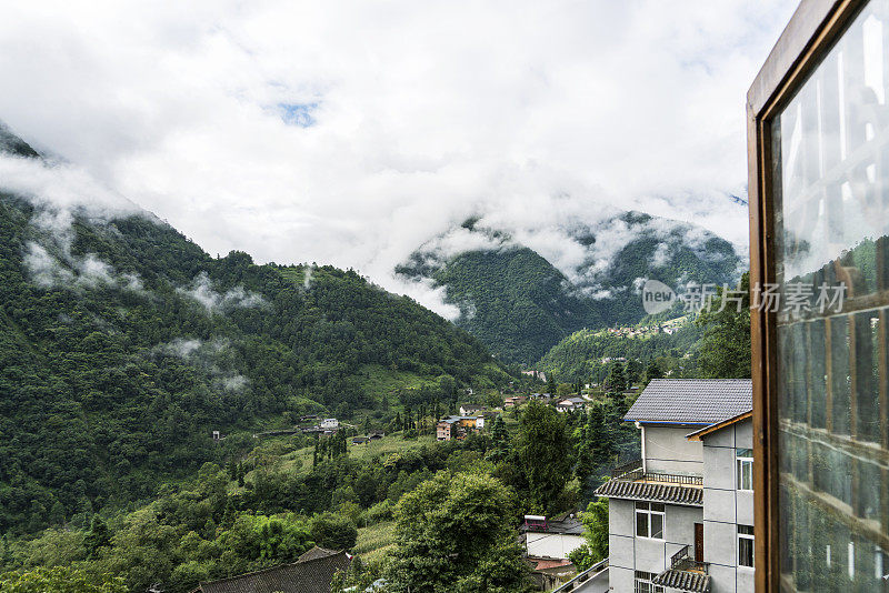 山谷中的村庄