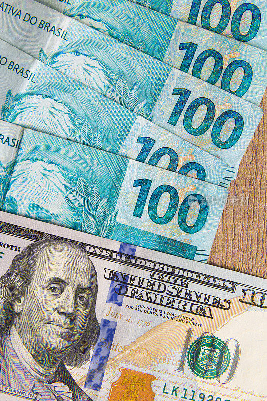 巴西货币雷亚尔的纸币。钱来自巴西。