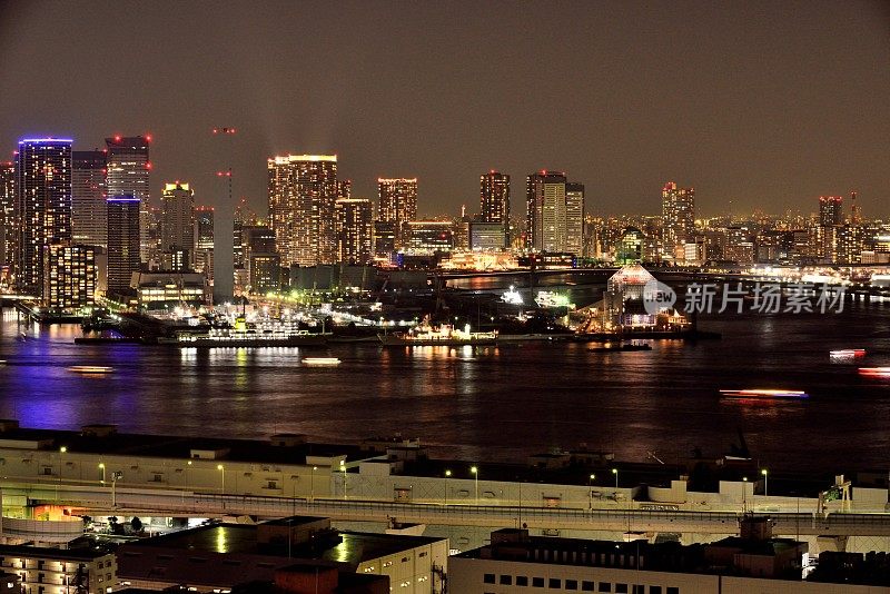 东京湾地区夜晚的城市景观