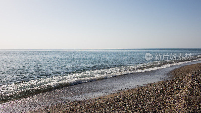 沙滩上柔和的海浪