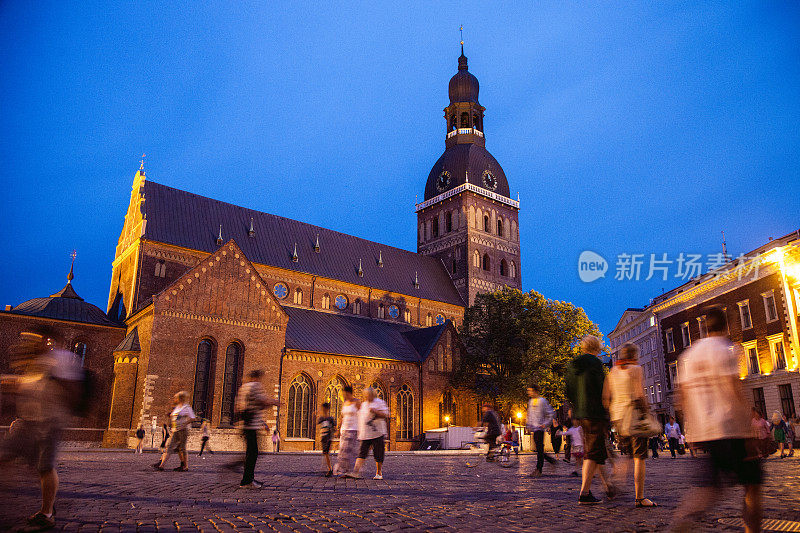 晚上的里加老城广场