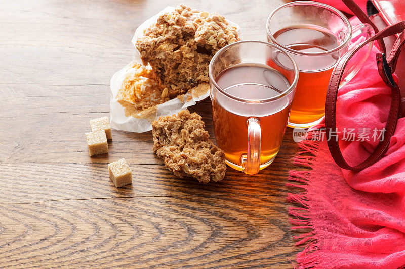 热饮:茶和松饼静物