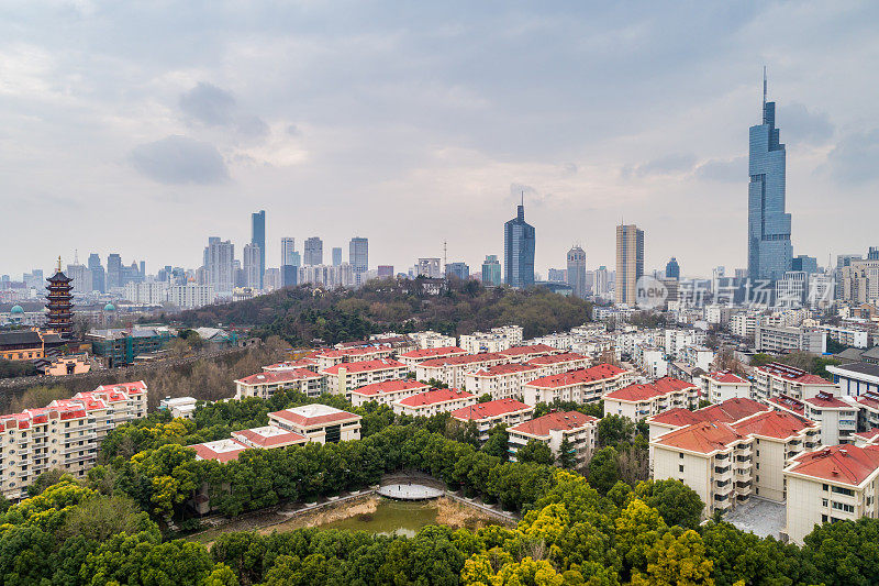 鸟瞰图俯瞰南京城市，城市建筑景观