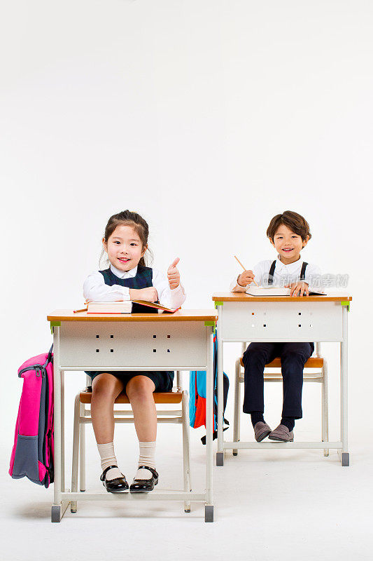 韩国人，儿童(人类年龄)，小学生，学生(教育)，学习(活动)，微笑，第一