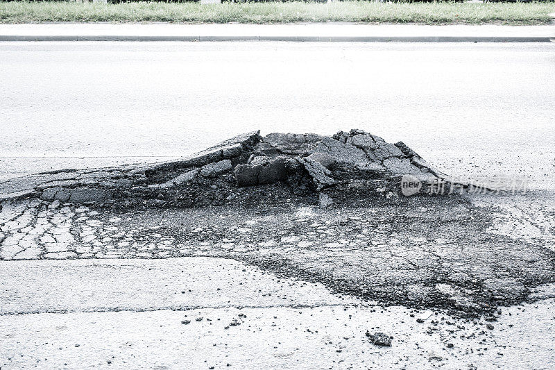 破碎的道路