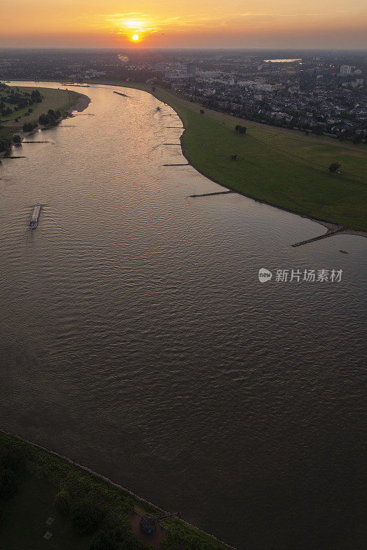 日落时分的莱茵河，Düsseldorf