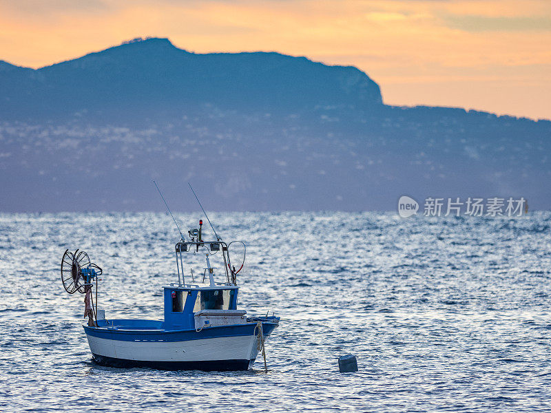 坐骨岛,意大利