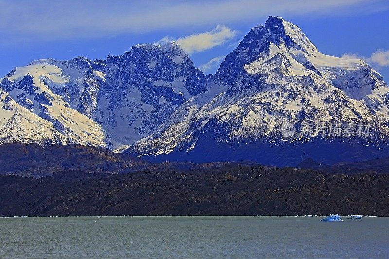 漂浮在阿根廷湖上的冰山和阿普萨拉冰川附近的浮冰-巴塔哥尼亚