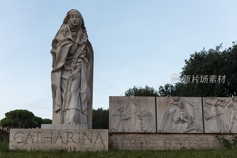锡耶纳的圣凯瑟琳纪念碑。